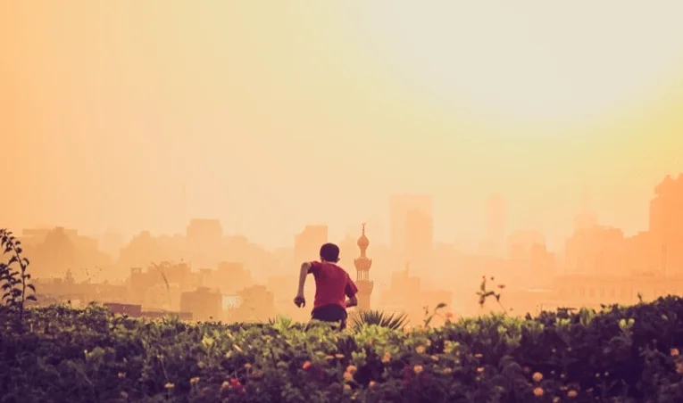 Hay gente que piensa que los escape room están limitados a cierta edad. Nada más lejos de la realidad. Y, en ocasiones, se cierra una puerta a una actividad de ocio única y diferente a los más pequeños de la casa. Hoy vamos a hablar sobre los beneficios de jugar un escape room con niños.